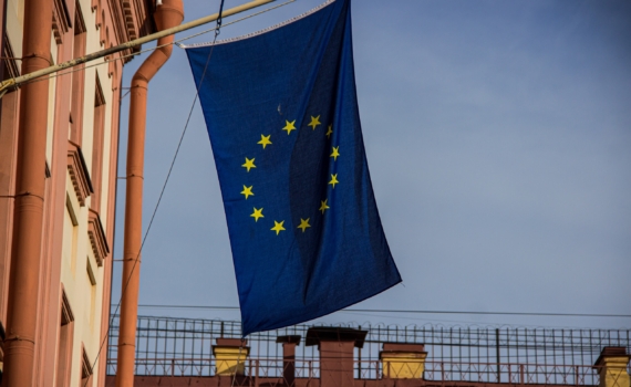 Анонимность евробюрократии позволяет снижать общественное недовольство непопулярными решениями, заявил российский политик