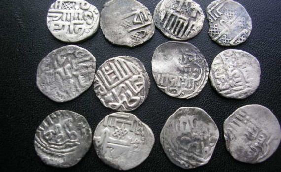 В Золотой Орде существовали денежные и натуральные налоги, и отсутствовал теневой сектор