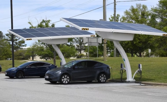 Автоконцерн Tesla погружается в кризис, заявил эксперт Автоконцерн Tesla погружается в кризис, заявил эксперт