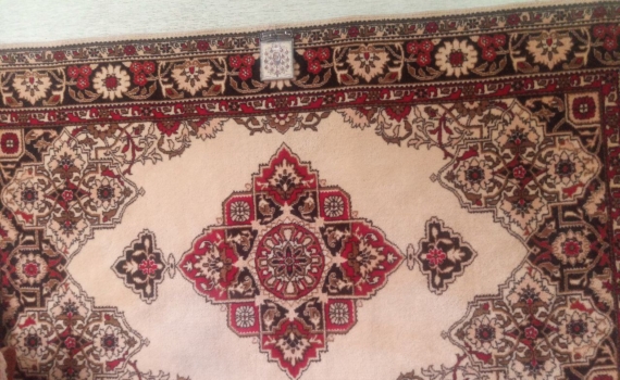 Ковер снова как новый: простые лайфхаки, которые работают лучше химчистки — прощай, грязь Ковер снова как новый: простые лайфхаки, которые работают лучше химчистки — прощай, грязь