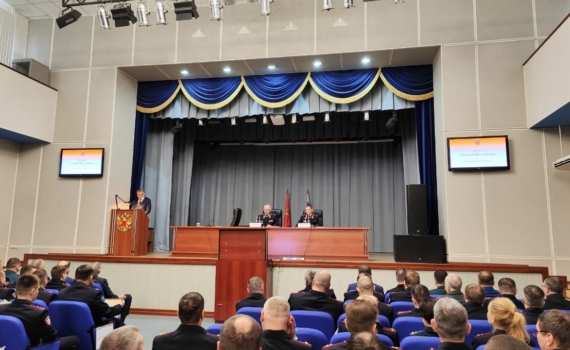 Молодые офицеры полиции усилят кадровый состав тульской полиции на селе, заявил на коллегии УМВД Дмитрий Миляев Молодые офицеры полиции усилят кадровый состав тульской полиции на селе, заявил на коллегии УМВД Дмитрий Миляев